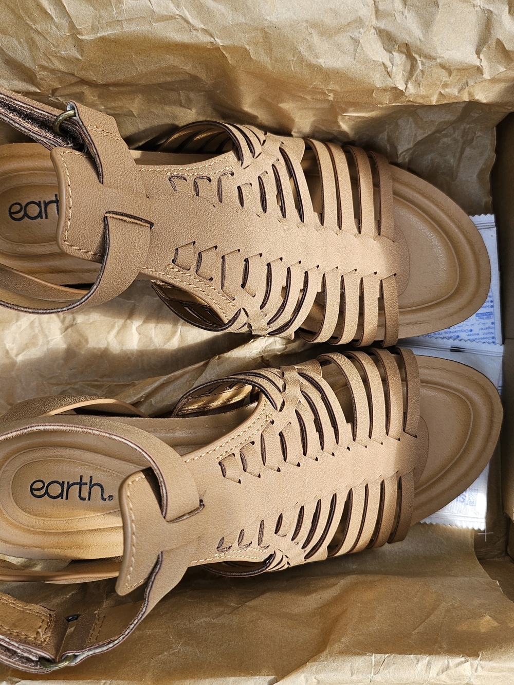 Earth Tan Leather Cutout Women's Sandals Size 7 NIB
